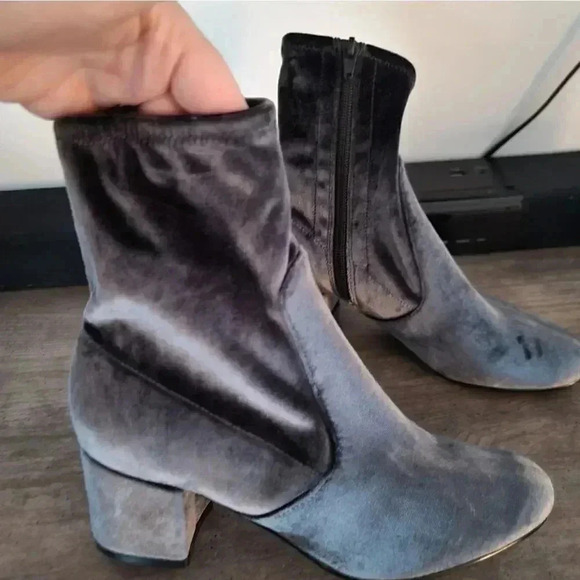 Ivanka Trump velvet ancle boots - Picture 9 of 10